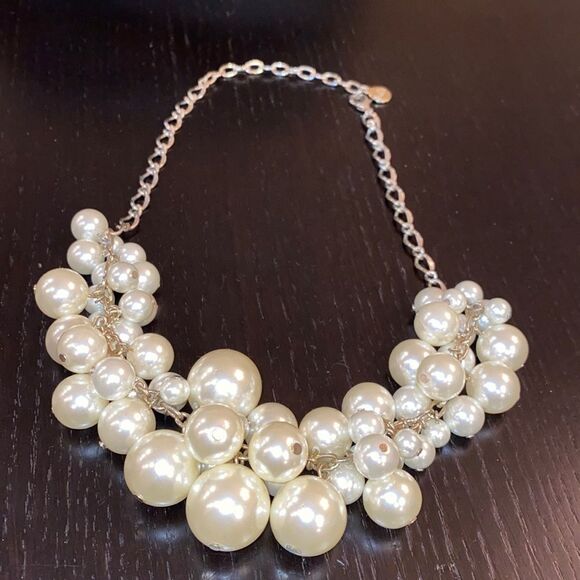 Faux pearls chunky cluster statement necklace(vintage) - Picture 4 of 8